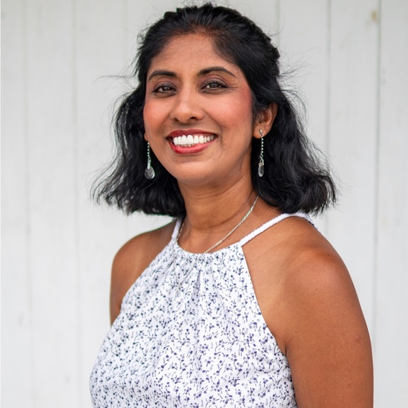 Profile Picture of Grace Itwaru (@gracieitwaru) on Poshmark