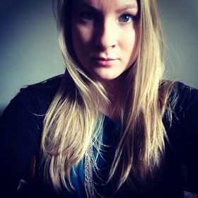 Profile Picture of laura quilty (@femmeb0t) on Pinterest