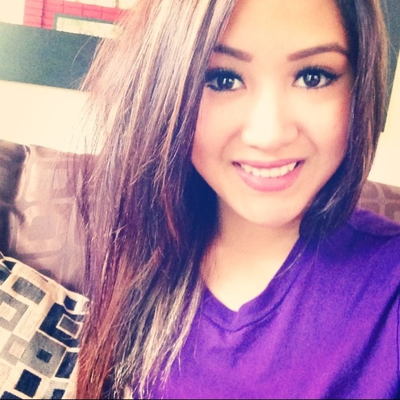 Profile Picture of Amanda Goyena (@amandagoyena) on Poshmark