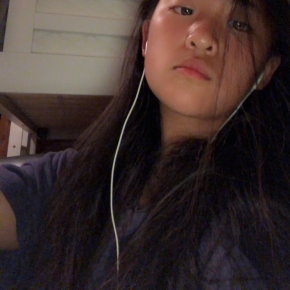 Profile Picture of Eileen Zhang (@eileenzz) on Poshmark