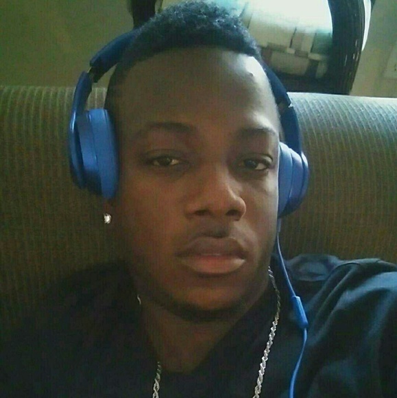 Profile Picture of Lenworth Barrett (@lenworth) on Poshmark