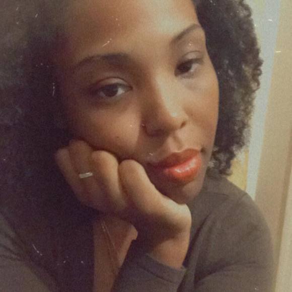 Profile Picture of Latisha Crosbie (@tishia2) on Poshmark