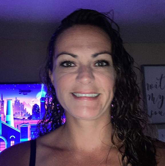 Profile Picture of Amber Decker (@elj6811) on Poshmark