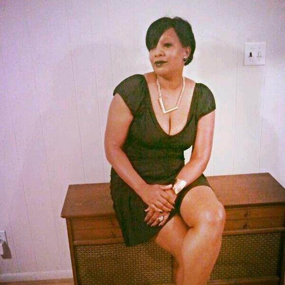 Profile Picture of Nikki Pettway (@nikkipettway) on Poshmark