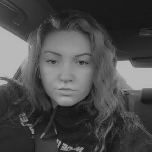 Profile Picture of Erin Engstrom (@http_erin1215) on Poshmark