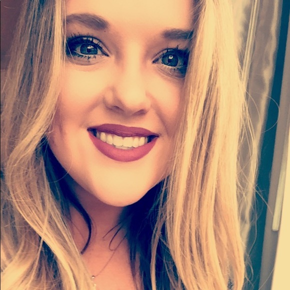 Profile Picture of Caitlin Rosencrantz (@caittheskate) on Poshmark