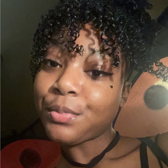 Profile Picture of Crystal Irvin (@chrisyboo123) on Poshmark