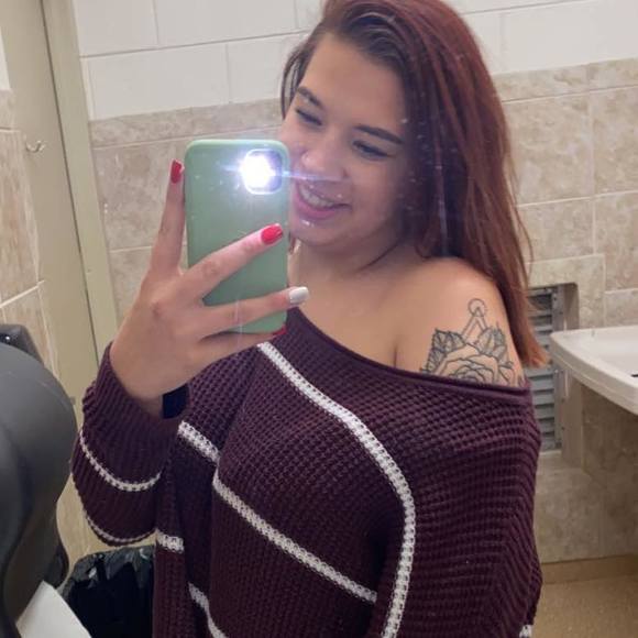 Profile Picture of Kacie Varnedoe (@kacievarnedoe) on Poshmark