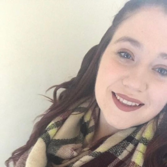 Profile Picture of Alannah Howell (@ahowell1997) on Poshmark