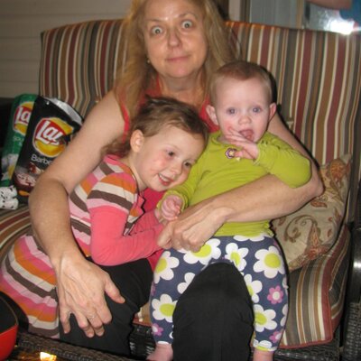 Profile Picture of Moira DeVault (@MoMarJo) on Twitter