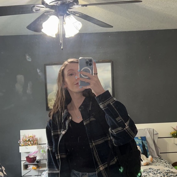 Profile Picture of Ryanna Sitton (@ryannasitton) on Poshmark