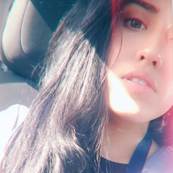 Profile Picture of Lory Astacio (@lory_po) on Poshmark