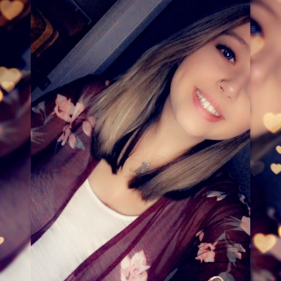 Profile Picture of Ashlan Schlehuber (@ashlan_renae) on Poshmark