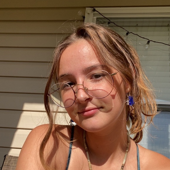 Profile Picture of Brianna Grainger (@brianna_123585) on Poshmark