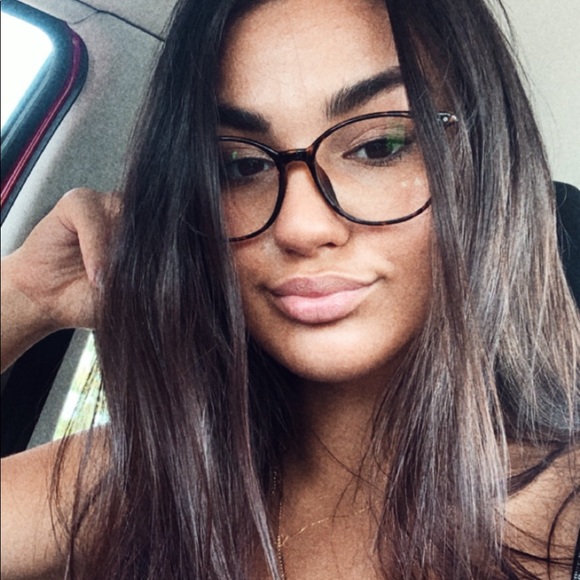 Profile Picture of Ilona Vasilchuk (@ilondv) on Poshmark