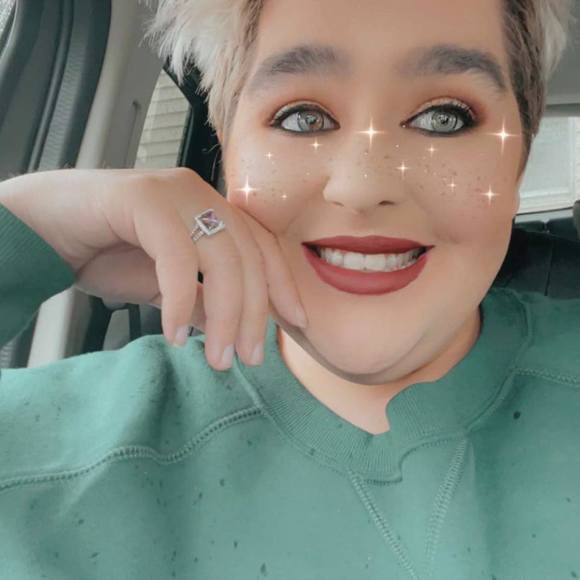 Profile Picture of Ashley Heon (@iashley2193) on Poshmark