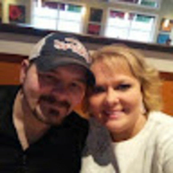 Profile Picture of Allison Mullins (@tamullins1982) on Poshmark