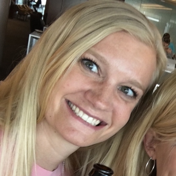 Profile Picture of Beth Warning (@bwarning14) on Poshmark