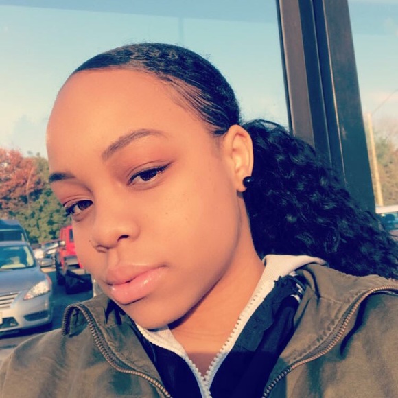 Profile Picture of Tamia Mceachin (@tslayss) on Poshmark