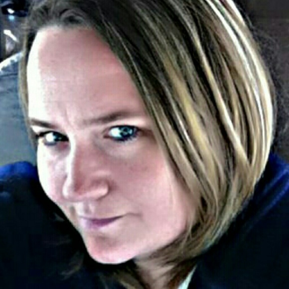 Profile Picture of Lori Whitaker (@lildragan) on Poshmark