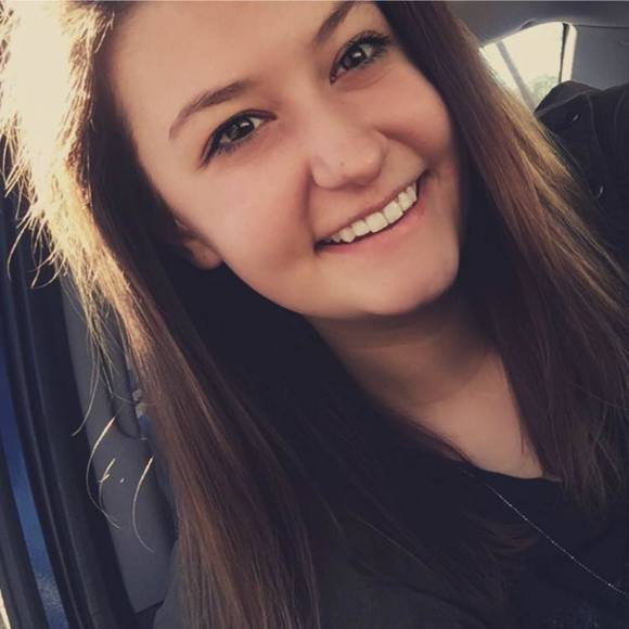 Profile Picture of Brenna Dingler (@bdingler10) on Poshmark