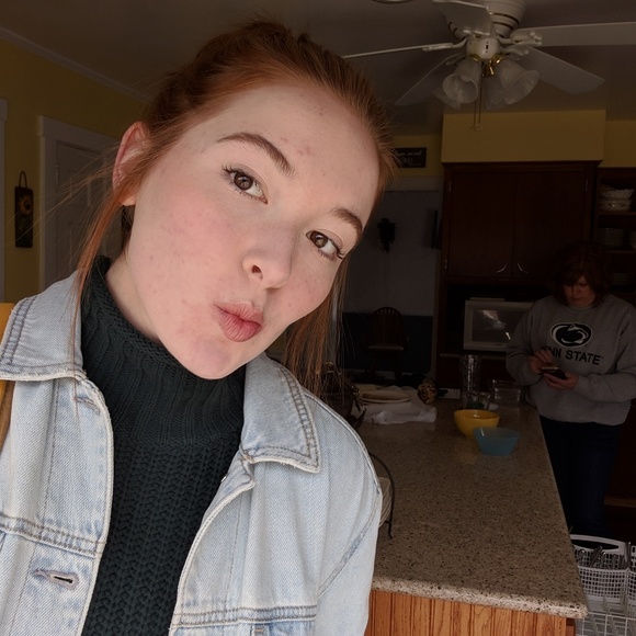 Profile Picture of Abby Tyger (@a_tyger) on Poshmark