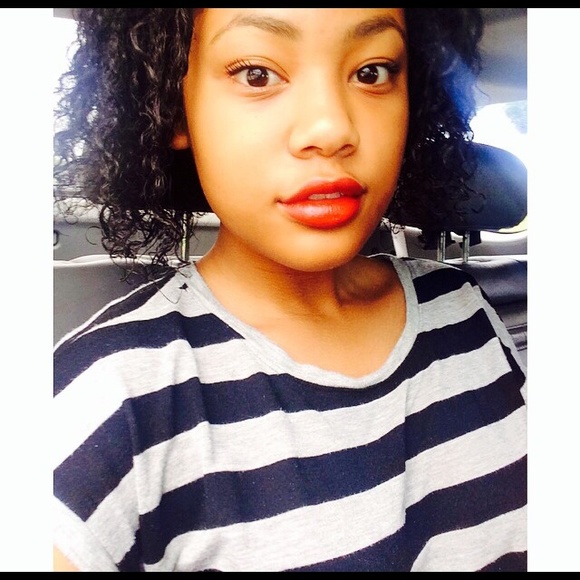 Profile Picture of Sasha Manning (@sashamanni) on Poshmark