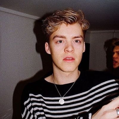 Profile Picture of Sarah - Read Pinned (@Galaxy_CalCon) on Twitter