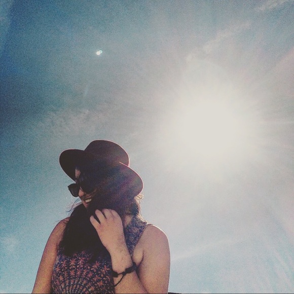 Profile Picture of Amanda Robb (@amandaabnormal) on Poshmark