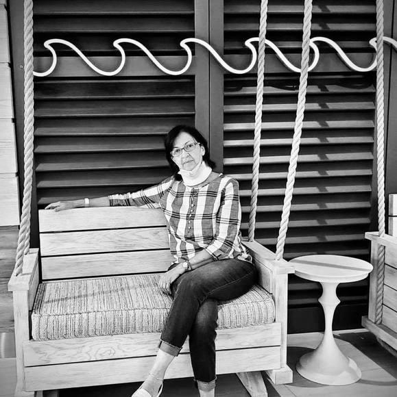 Profile Picture of Mayra Cazorla (@romacape_35) on Poshmark