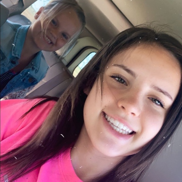 Karlee Theede - Poshmark Profile Picture of Karlee Theede (@karlee1616) on Poshmark