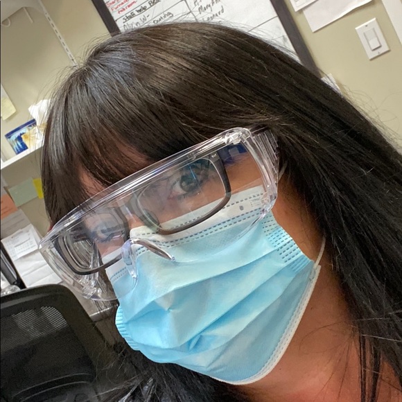 Profile Picture of Kris Shute (@shutekristina) on Poshmark