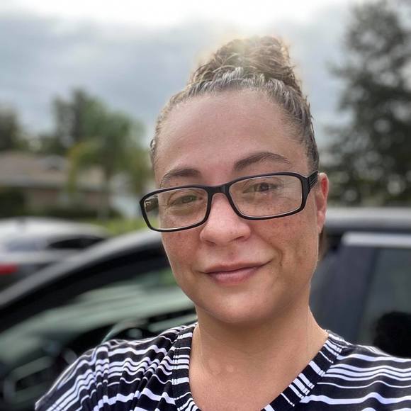 Profile Picture of Jeanette Merryfield (@mrs2dabishes) on Poshmark