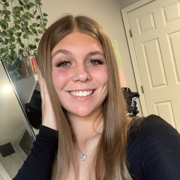 Profile Picture of Eva Schultz (@evarae5506) on Poshmark