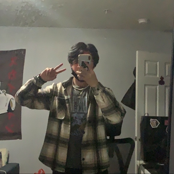 Profile Picture of Benjamin Li (@benli_) on Poshmark