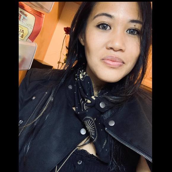 Profile Picture of Stacy Bareng (@sbareng) on Poshmark