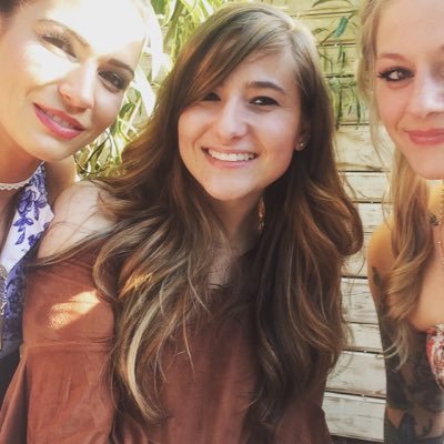 Profile Picture of Sandi Hogan (@xoxoxosandizzle) on Twitter