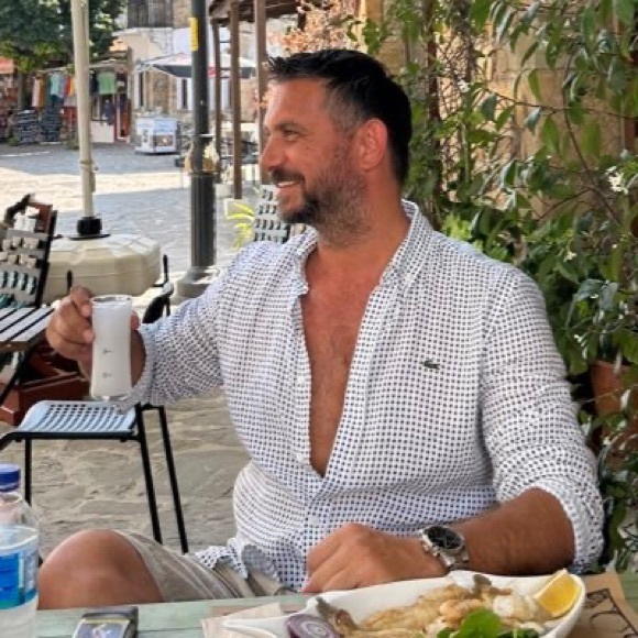 Profile Picture of Jonathan Winfrey (@jonathanwinf750) on Poshmark