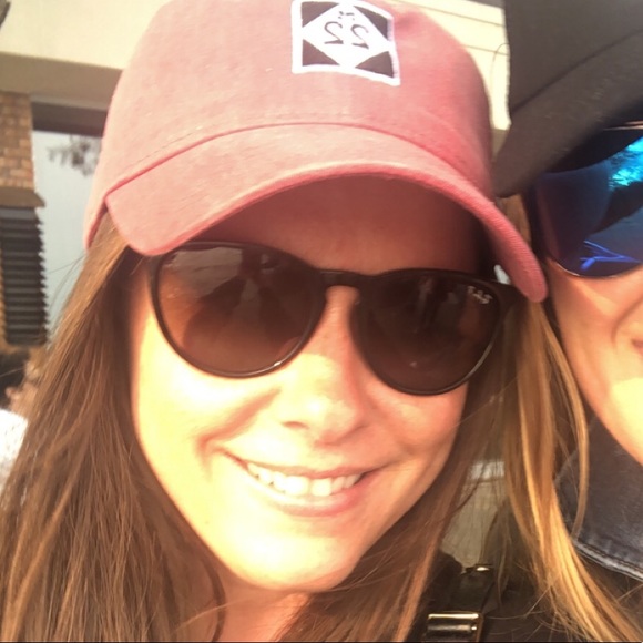 Profile Picture of Andrea Summerfield (@ansummer12) on Poshmark