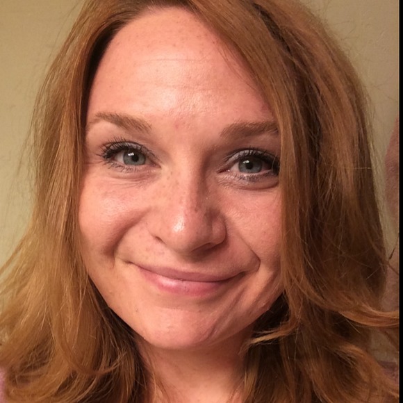 Profile Picture of Kellie Dyer (@kellielady) on Poshmark