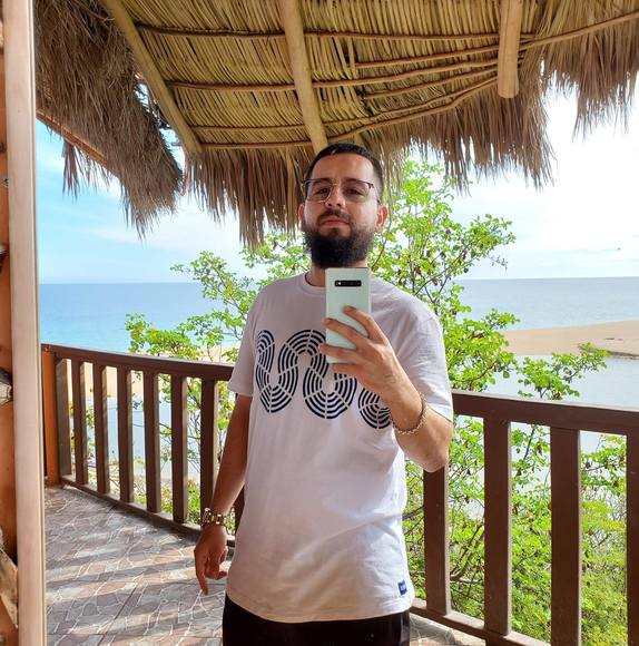 Profile Picture of Maikol Trelcan (@maikoltrelcan) on Poshmark