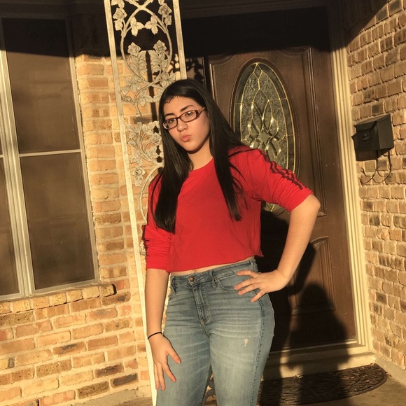 Profile Picture of Ashly Lopez (@aassshhhllyyyy) on Poshmark