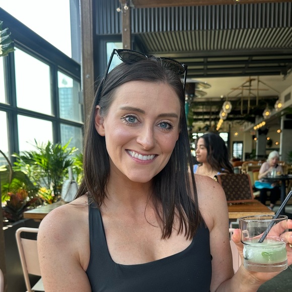 Profile Picture of Nicki Milovanovic (@nmilo4) on Poshmark