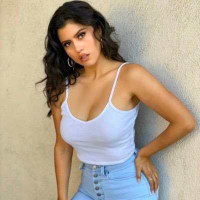 Profile Picture of Christina Bustos (@ChristinaBustos) on Twitter