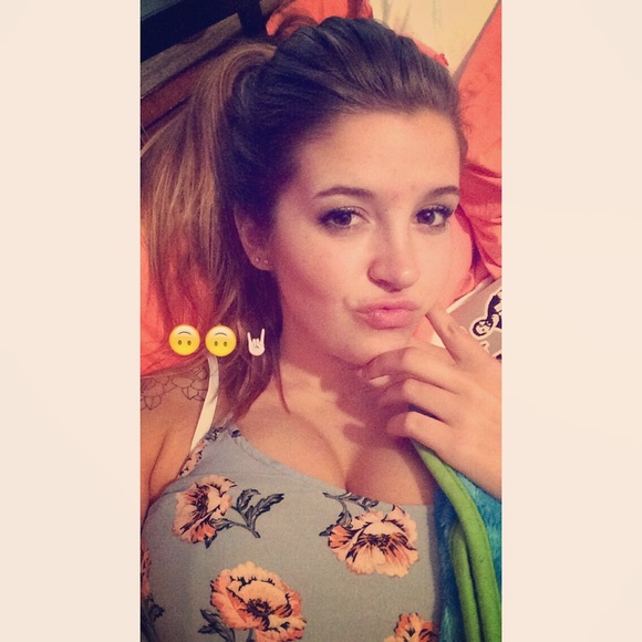 Profile Picture of Danielle Dumas (@dumasd807) on Poshmark