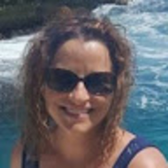 Profile Picture of Pamela Szabo (@pamszabo) on Poshmark