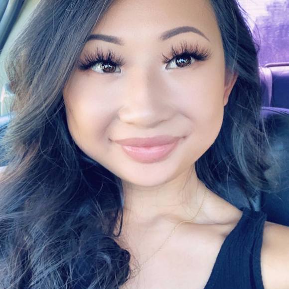 Profile Picture of Huyen Nguyen (@wtfhuyen) on Poshmark