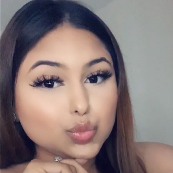 Profile Picture of Angela Castro (@angelacastro412) on Poshmark