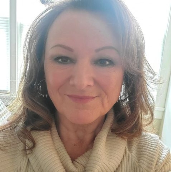 Profile Picture of Lisa Schweiger (@lisa102453) on Poshmark