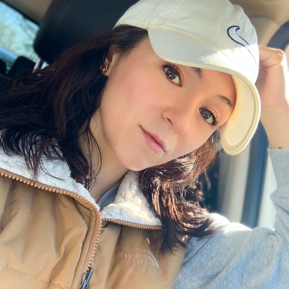 Profile Picture of Katelyn Tansino (@katelyntansino) on Poshmark